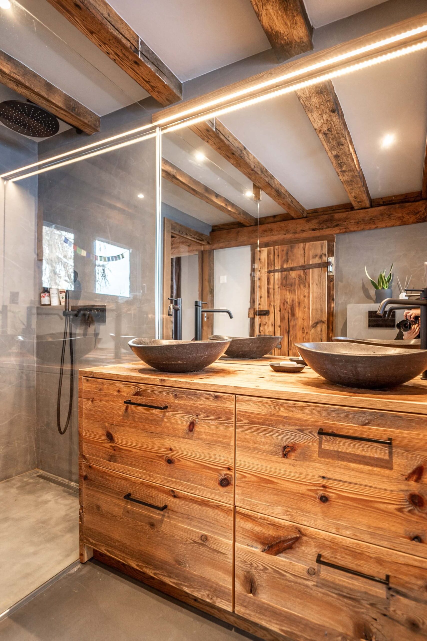 meuble_salle_de_bain_renovation_vieux_bois_lathion_freres_valais_01