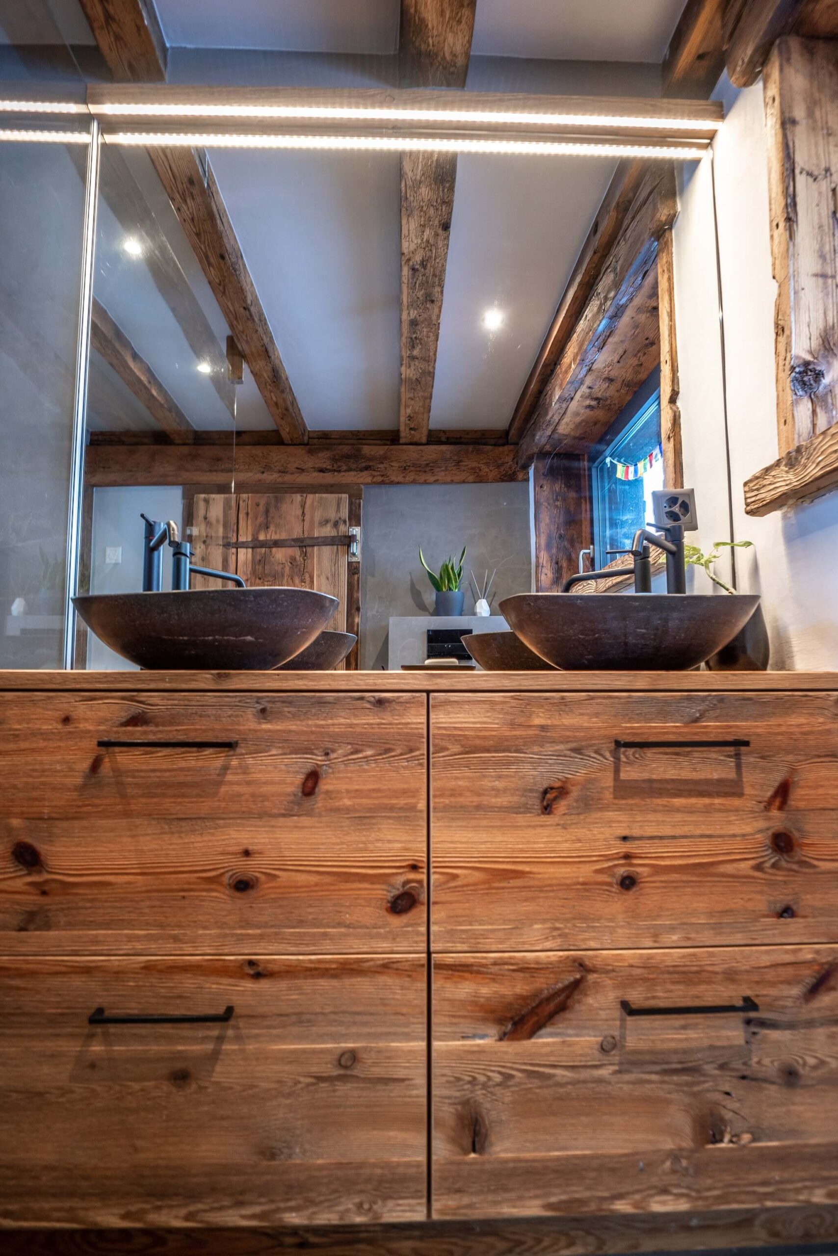 meuble_salle_de_bain_renovation_vieux_bois_lathion_freres_valais_02