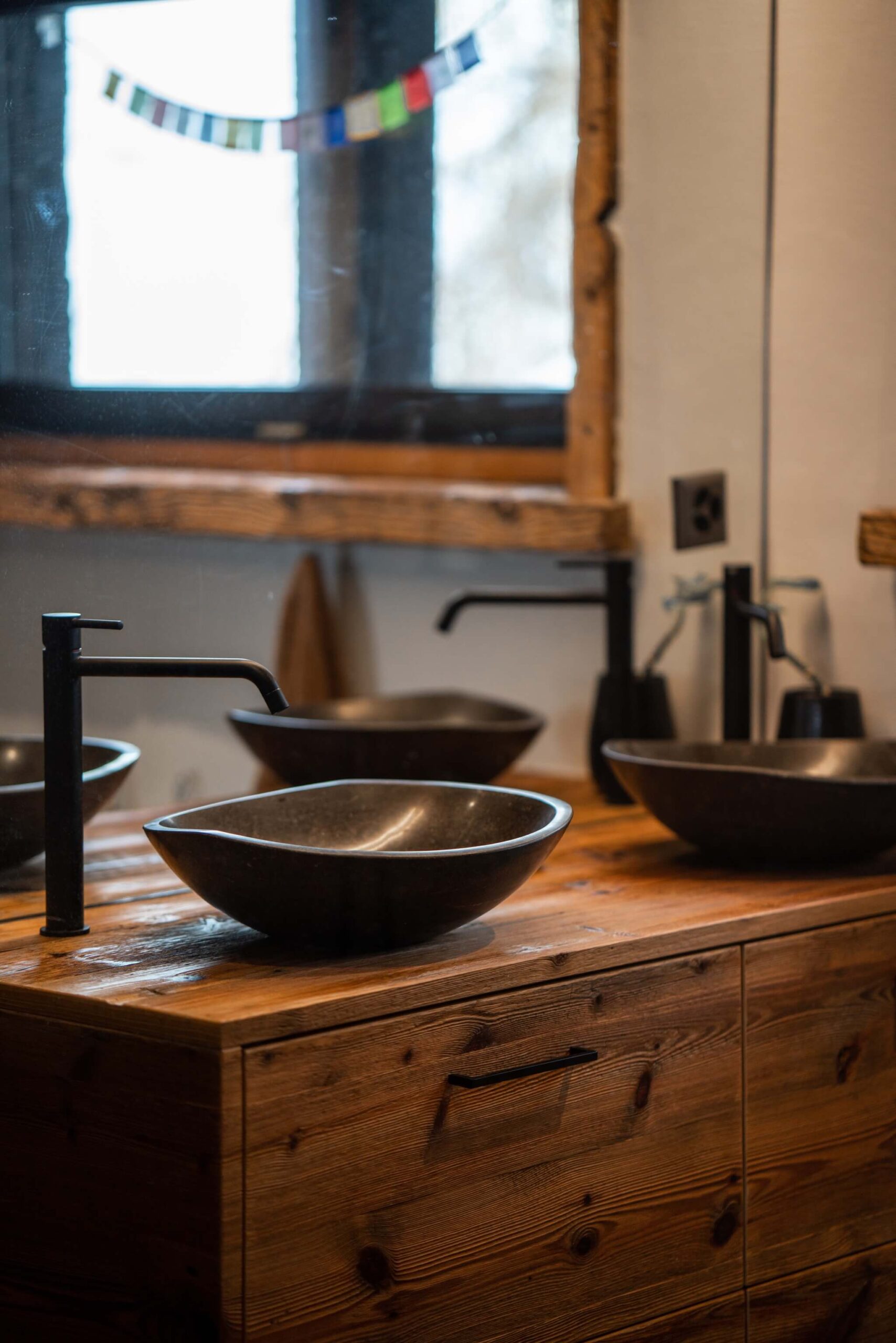 meuble_salle_de_bain_renovation_vieux_bois_lathion_freres_valais_03