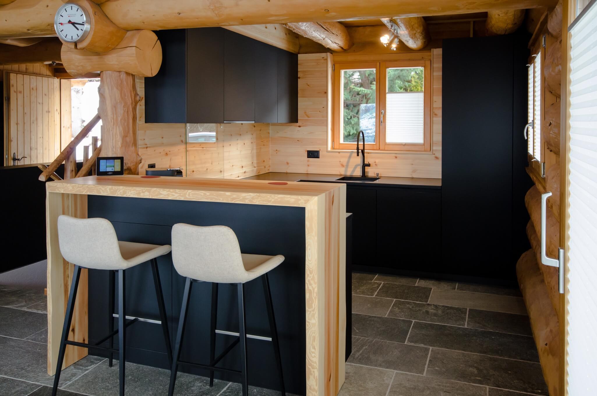 Cuisine_mélaminé noir_mélèze_renovation_lathion_freres_valais_03